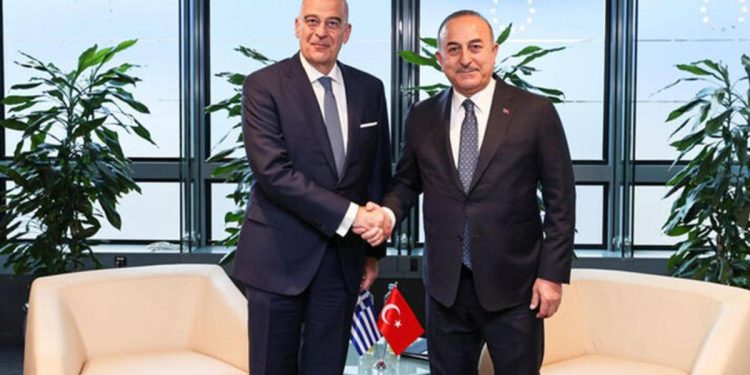 Bakan Çavuşoğlu, Yunan mevkidaşı Dendias’la görüştü