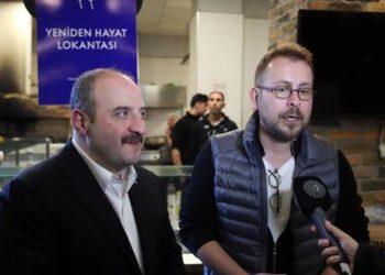 Bakan Varank, Elbistan’da depremzedeleri ziyaret etti