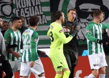 Beşiktaş’tan VAR çağrısı! “Muslera’nın pozisyonunun VAR kayıtları yayınlanmalı”