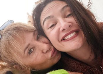 Birce Akalay annesinin doğum gününü kutladı: Seni bu dünyada her şeyden çok seviyorum