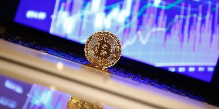 Bitcoin 7,500 doları gördü