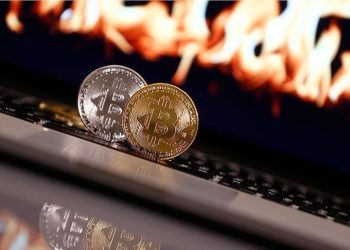 Bitcoin 8,000 doların üzerinde