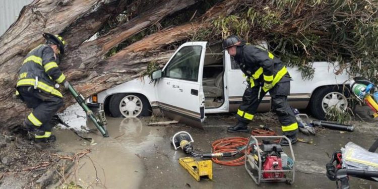 California’da sel ve fırtına: 2 ölü