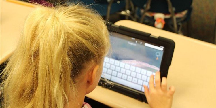 Çocuklar için internetteki yeni tehlike: Siber uşaklaştırma