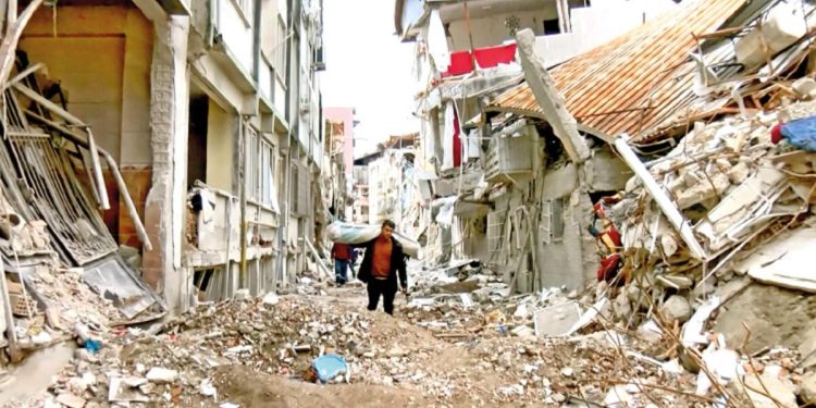 Depremzedeler için bağış konferansı