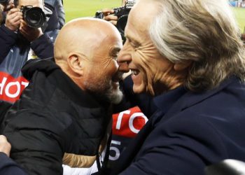 Fenerbahçe’yi eledi ama lig performansı Sampaoli’yi yaktı!