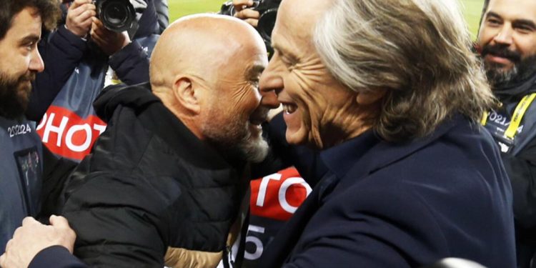 Fenerbahçe’yi eledi ama lig performansı Sampaoli’yi yaktı!