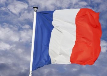 Fransa’da mahkeme başörtülü kadını haklı buldu