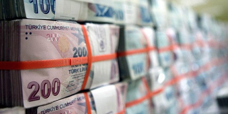 Hazine 7,6 milyar lira borçlandı