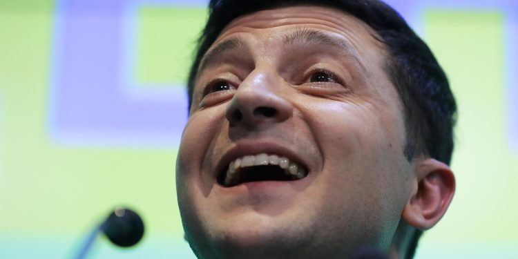 Komedyen Zelenskiy Ukrayna seçimlerini kazandı