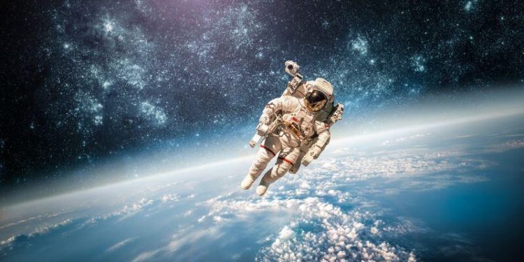 NASA, Ay’a kadın astronot çıkaracak