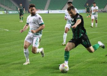 Sakaryaspor sahasında kazandı