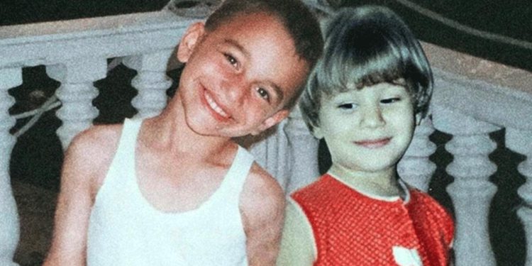 Sevgilim benden altı yaş daha genç… Çocukluğumuz bile benziyor!