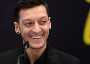 Son dakika: Mesut Özil futbolu bıraktığını açıkladı! İşte başarılarla dolu kariyeri ve Türkiye macerası…