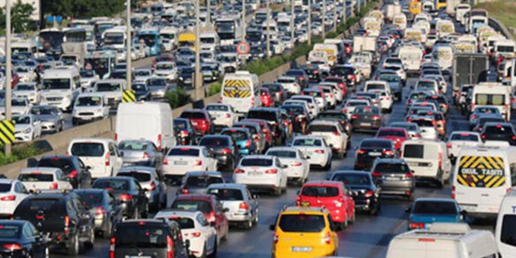 Trafiğe çıkan araç sayısı yüzde 63.8 arttı