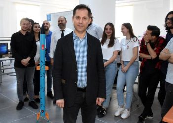 Üniversite öğrencileri uydu ayrılma sistemli roket yaptı