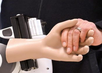 Yaşlılara robot Garmi bakacak