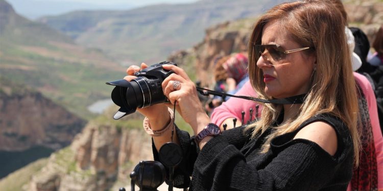 Yerli yabancı turist akın ediyor! Fotoğraf çekmek için sıraya giriyorlar…