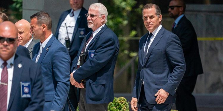 Biden’ın oğlu Hunter Biden’ın Rus, Kazak ve Ukraynalı oligarklardan aldığı ödemelerin belgeleri yayınlandı