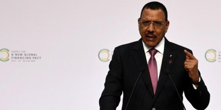 Devrik lider Bazoum, vatana ihanetten yargılanacak