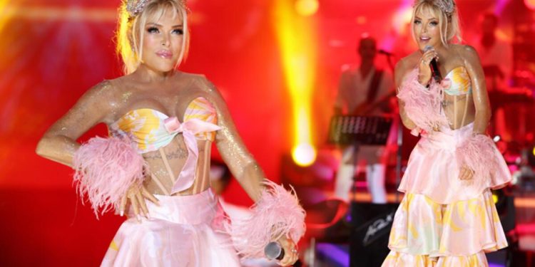 Süperstar Ajda Pekkan’ın şarkıları Boğaz’da yankılandı