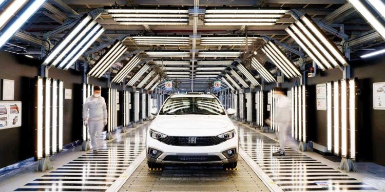 Otomotivde milyonluk başarı… Otomotiv sektörü Cumhuriyet’in 100. yılında üretim ihracat ve satışta 1 milyon adedi aşıyor