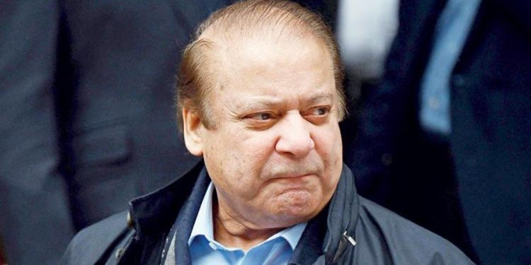 Sürgündeki Pakistan lideri ülkesine döndü